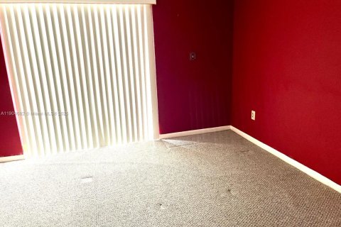 Touwnhouse à vendre à Miami, Floride: 2 chambres, 97.55 m2 № 1955331 - photo 8