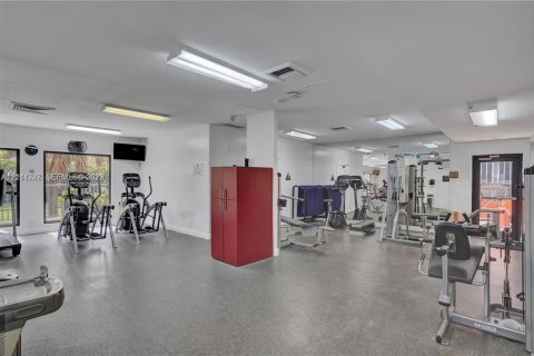 Copropriété à vendre à Hallandale Beach, Floride: 2 chambres, 210.05 m2 № 2428355 - photo 14