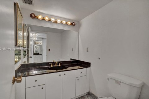 Copropriété à vendre à Hallandale Beach, Floride: 2 chambres, 210.05 m2 № 2428355 - photo 8
