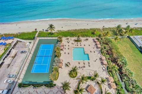 Copropriété à vendre à Hallandale Beach, Floride: 2 chambres, 210.05 m2 № 2428355 - photo 10