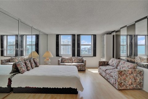 Copropriété à vendre à Hallandale Beach, Floride: 2 chambres, 210.05 m2 № 2428355 - photo 7