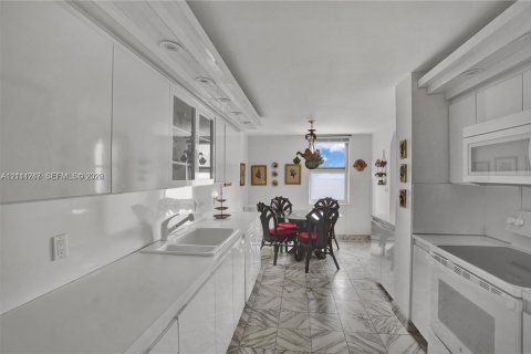 Copropriété à vendre à Hallandale Beach, Floride: 2 chambres, 210.05 m2 № 2428355 - photo 4