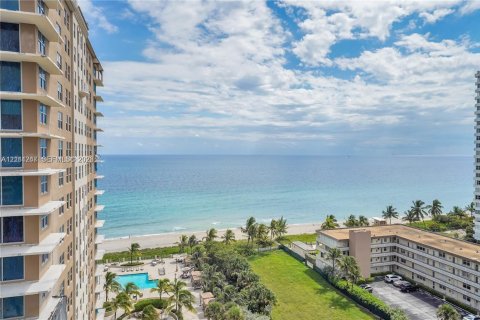 Condo à Hallandale Beach, Floride, 2 chambres  № 2428355