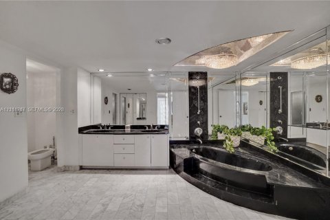 Copropriété à vendre à Hallandale Beach, Floride: 2 chambres, 210.05 m2 № 2428355 - photo 6