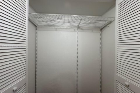 Condo in Miami, Florida, 1 bedroom  № 1994962 - photo 17