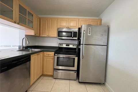 Condo in Miami, Florida, 1 bedroom  № 1994962 - photo 9