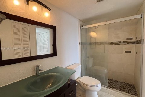 Condo in Miami, Florida, 1 bedroom  № 1994962 - photo 10