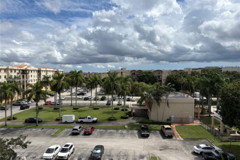 Condo in Miami, Florida, 1 bedroom  № 1994962 - photo 18