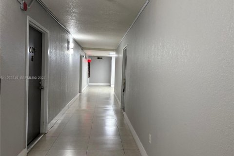 Condo in Miami, Florida, 1 bedroom  № 1994962 - photo 4
