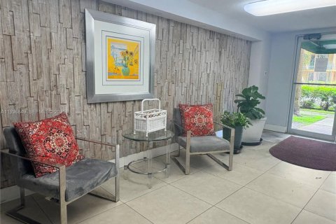 Condo in Miami, Florida, 1 bedroom  № 1994962 - photo 3