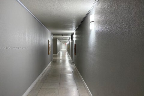 Condo in Miami, Florida, 1 bedroom  № 1994962 - photo 5