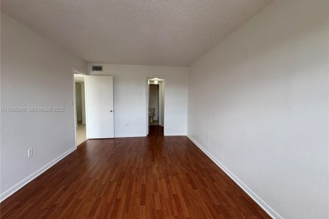 Condo in Miami, Florida, 1 bedroom  № 1994962 - photo 15