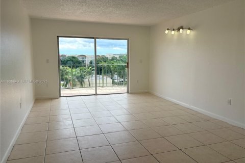 Condo in Miami, Florida, 1 bedroom  № 1994962 - photo 6