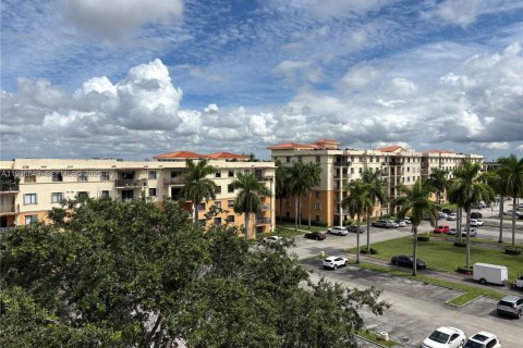 Condo in Miami, Florida, 1 bedroom  № 1994962 - photo 1