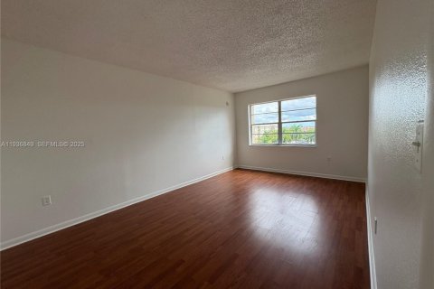 Condo in Miami, Florida, 1 bedroom  № 1994962 - photo 14