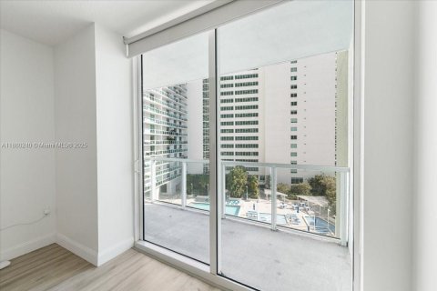 Купить кондоминиум в Майами, Флорида 1 спальня, 77.85м2, № 2054242 - фото 24