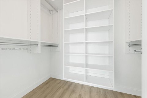 Купить кондоминиум в Майами, Флорида 1 спальня, 77.85м2, № 2054242 - фото 23