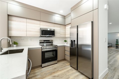 House in Miami, Florida 3 bedrooms, 154.68 sq.m. № 1956611 - photo 10