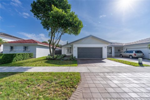 House in Miami, Florida 3 bedrooms, 154.68 sq.m. № 1956611 - photo 2