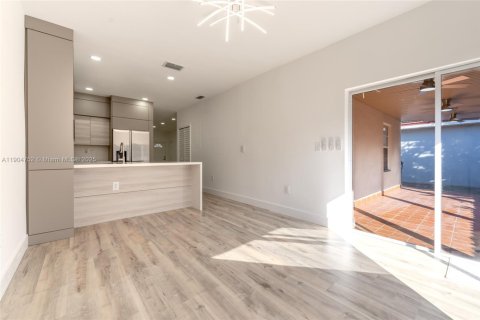 House in Miami, Florida 3 bedrooms, 154.68 sq.m. № 1956611 - photo 18