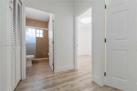 House in Miami, Florida 3 bedrooms, 154.68 sq.m. № 1956611 - photo 23