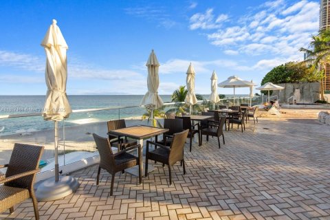 Copropriété à vendre à Sunny Isles Beach, Floride: 2 chambres, 137.22 m2 № 1951599 - photo 25