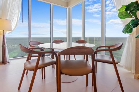 Copropriété à vendre à Sunny Isles Beach, Floride: 2 chambres, 137.22 m2 № 1951599 - photo 12