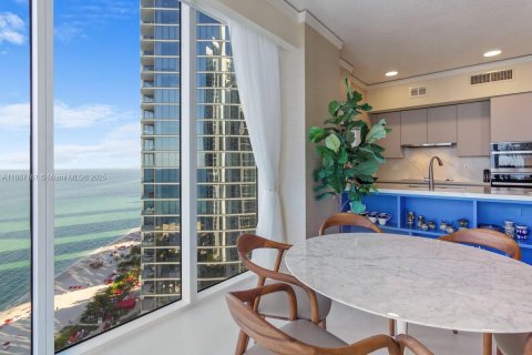 Copropriété à vendre à Sunny Isles Beach, Floride: 2 chambres, 137.22 m2 № 1951599 - photo 13