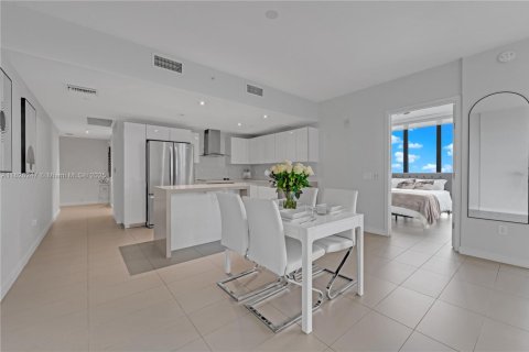 Copropriété à vendre à Miami, Floride: 2 chambres, 98.01 m2 № 1799380 - photo 2