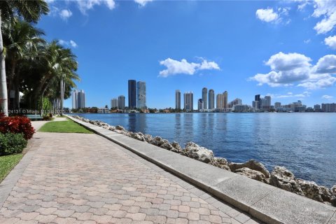 Terreno en venta en Aventura, Florida № 1937952 - foto 19