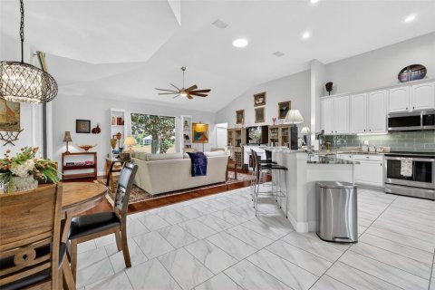 Casa en venta en Mount Dora, Florida, 4 dormitorios, 291.81 m2 № 2206217 - foto 17