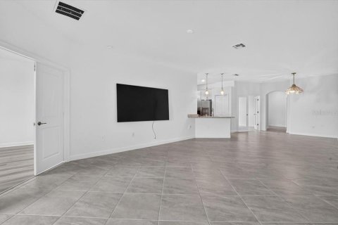 House in LORRAINE LAKES in Bradenton, Florida 2 bedrooms, 144.65 sq.m. № 2398346 - photo 25