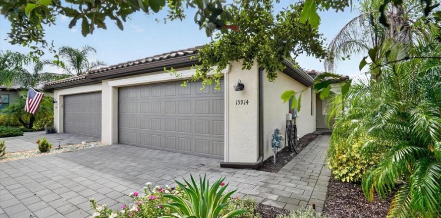 House in LORRAINE LAKES in Bradenton, Florida 2 bedrooms, 144.65 sq.m. № 2398346