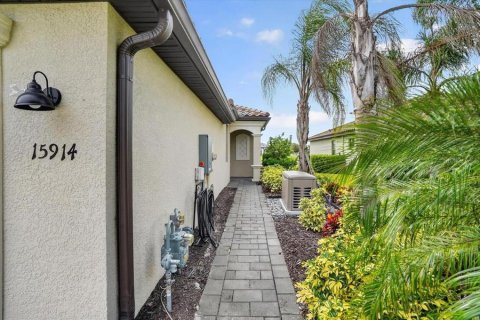 House in LORRAINE LAKES in Bradenton, Florida 2 bedrooms, 144.65 sq.m. № 2398346 - photo 7