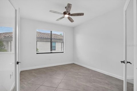 House in LORRAINE LAKES in Bradenton, Florida 2 bedrooms, 144.65 sq.m. № 2398346 - photo 15