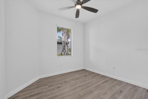 House in LORRAINE LAKES in Bradenton, Florida 2 bedrooms, 144.65 sq.m. № 2398346 - photo 27