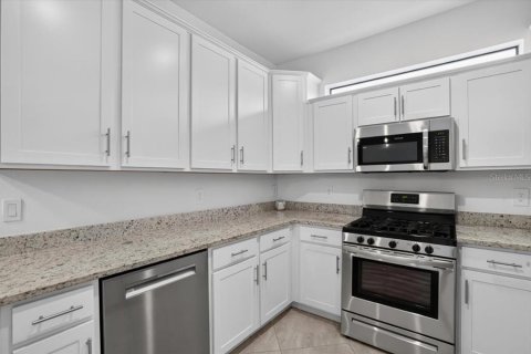 House in LORRAINE LAKES in Bradenton, Florida 2 bedrooms, 144.65 sq.m. № 2398346 - photo 23