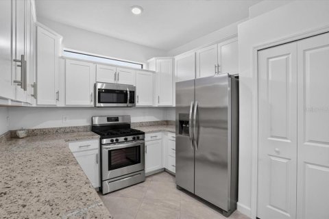 House in LORRAINE LAKES in Bradenton, Florida 2 bedrooms, 144.65 sq.m. № 2398346 - photo 22