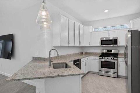 House in LORRAINE LAKES in Bradenton, Florida 2 bedrooms, 144.65 sq.m. № 2398346 - photo 20