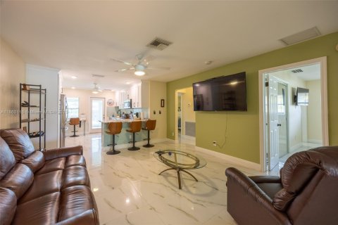 Immobilier commercial à vendre à Cape Coral, Floride № 1897231 - photo 13