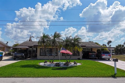 Immobilier commercial à vendre à Cape Coral, Floride № 1897231 - photo 1