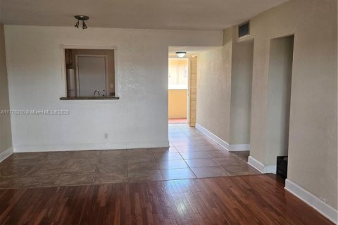 Condominio en alquiler en Plantation, Florida, 2 dormitorios, 117.06 m2 № 1895284 - foto 9