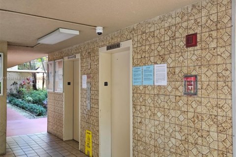 Condominio en alquiler en Plantation, Florida, 2 dormitorios, 117.06 m2 № 1895284 - foto 3