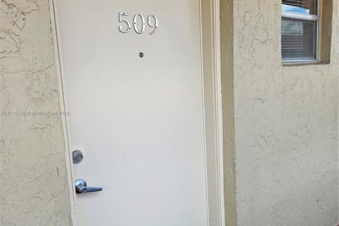 Снять в аренду кондоминиум в Плантация, Флорида 2 спальни, 117.06м2, № 1895284 - фото 2