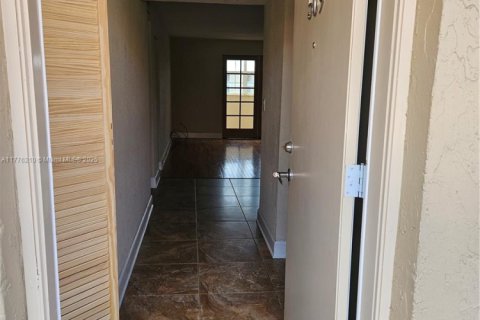 Condominio en alquiler en Plantation, Florida, 2 dormitorios, 117.06 m2 № 1895284 - foto 5