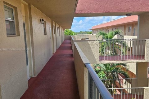 Condominio en alquiler en Plantation, Florida, 2 dormitorios, 117.06 m2 № 1895284 - foto 4