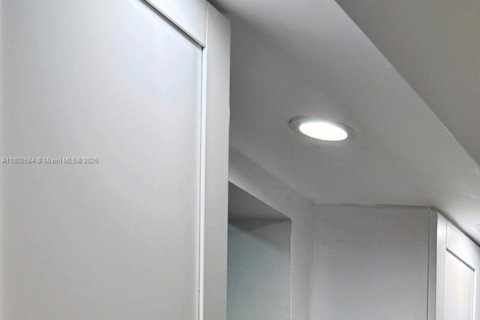 Copropriété à vendre à Miami, Floride: 1 chambre, 58.9 m2 № 1862131 - photo 8