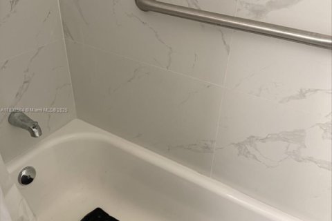 Copropriété à vendre à Miami, Floride: 1 chambre, 58.9 m2 № 1862131 - photo 7