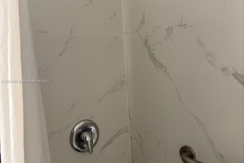 Copropriété à vendre à Miami, Floride: 1 chambre, 58.9 m2 № 1862131 - photo 2