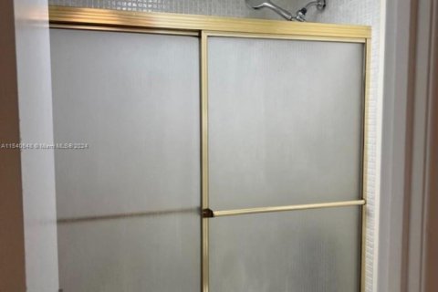 Copropriété à vendre à Sunny Isles Beach, Floride: 2 chambres, 125.42 m2 № 1985214 - photo 12